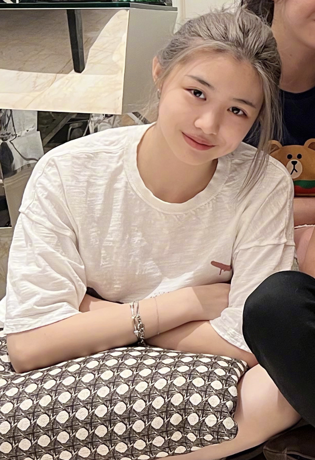 汪峰晒全家福庆生!章子怡素颜出镜状态好,大女儿颜值被夸上热搜休闲区蓝鸢梦想 - Www.slyday.coM 汪峰晒全家福庆生!章子怡素颜出镜状态好,大女儿颜值被夸上热搜休闲区蓝鸢梦想 - Www.slyday.coM