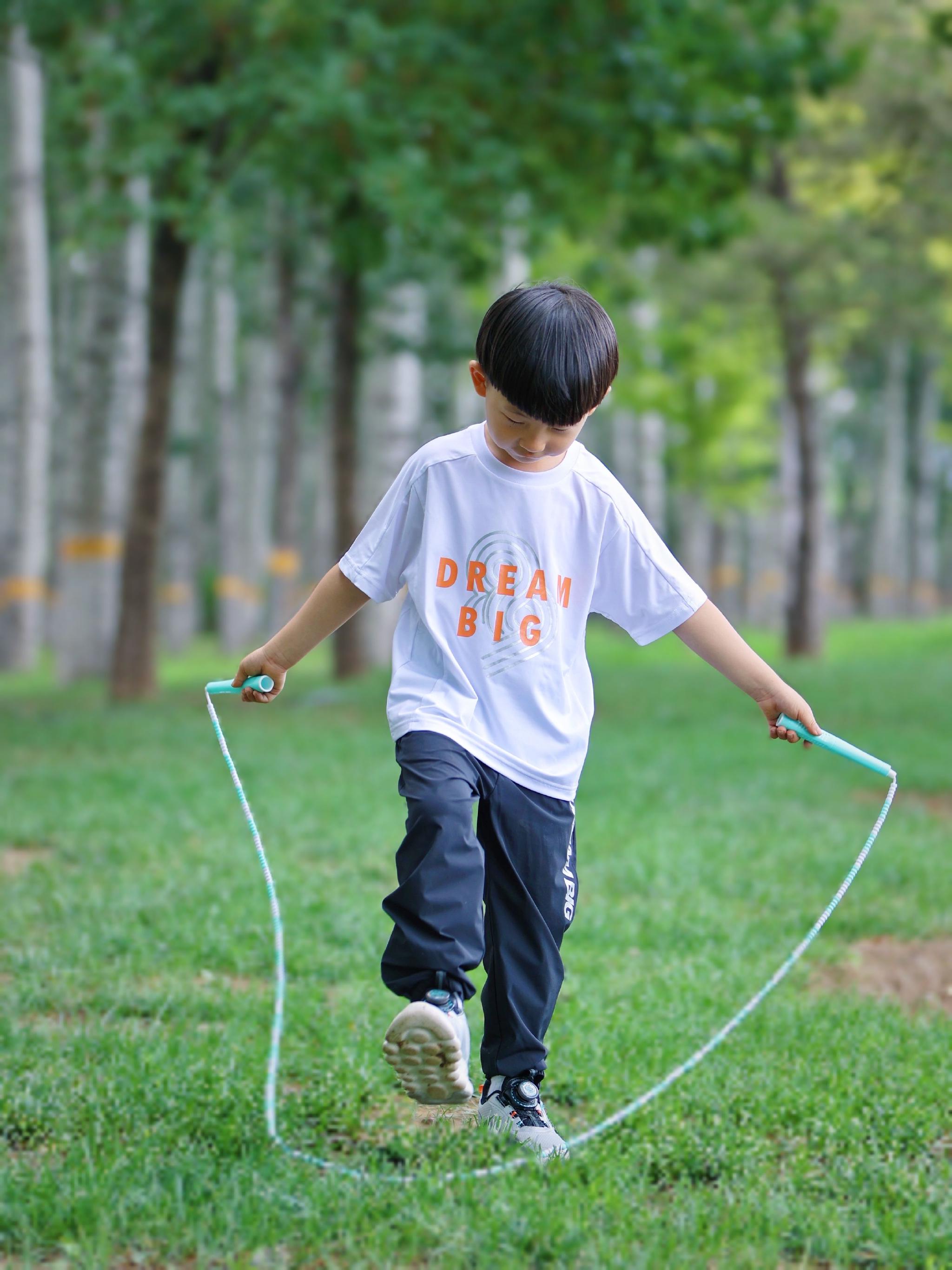 爱运动的瞧瞧,看到楼下小哥哥练跳绳,自己也按捺不住了休闲区蓝鸢梦想 - Www.slyday.coM 爱运动的瞧瞧,看到楼下小哥哥练跳绳,自己也按捺不住了休闲区蓝鸢梦想 - Www.slyday.coM