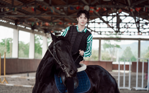 新生代力量!罗一舟为2018级毕业生发言,易烊千玺胡先煦发展前瞻休闲区蓝鸢梦想 - Www.slyday.coM 新生代力量!罗一舟为2018级毕业生发言,易烊千玺胡先煦发展前瞻休闲区蓝鸢梦想 - Www.slyday.coM