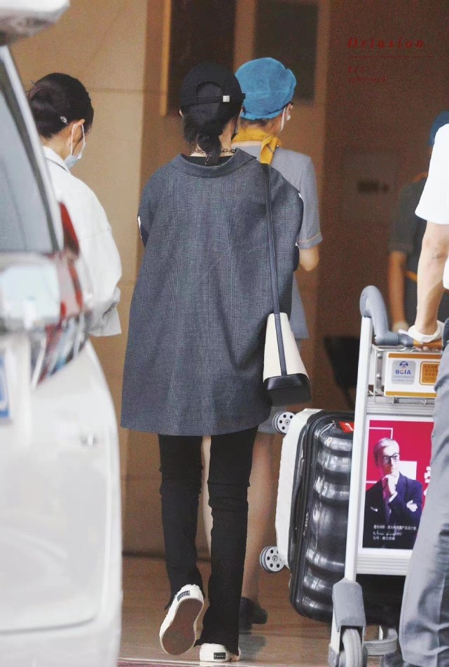 赵丽颖《与凤行》造型首曝光!罕见穿华丽风古装拍戏,少女感太绝休闲区蓝鸢梦想 - Www.slyday.coM 赵丽颖《与凤行》造型首曝光!罕见穿华丽风古装拍戏,少女感太绝休闲区蓝鸢梦想 - Www.slyday.coM