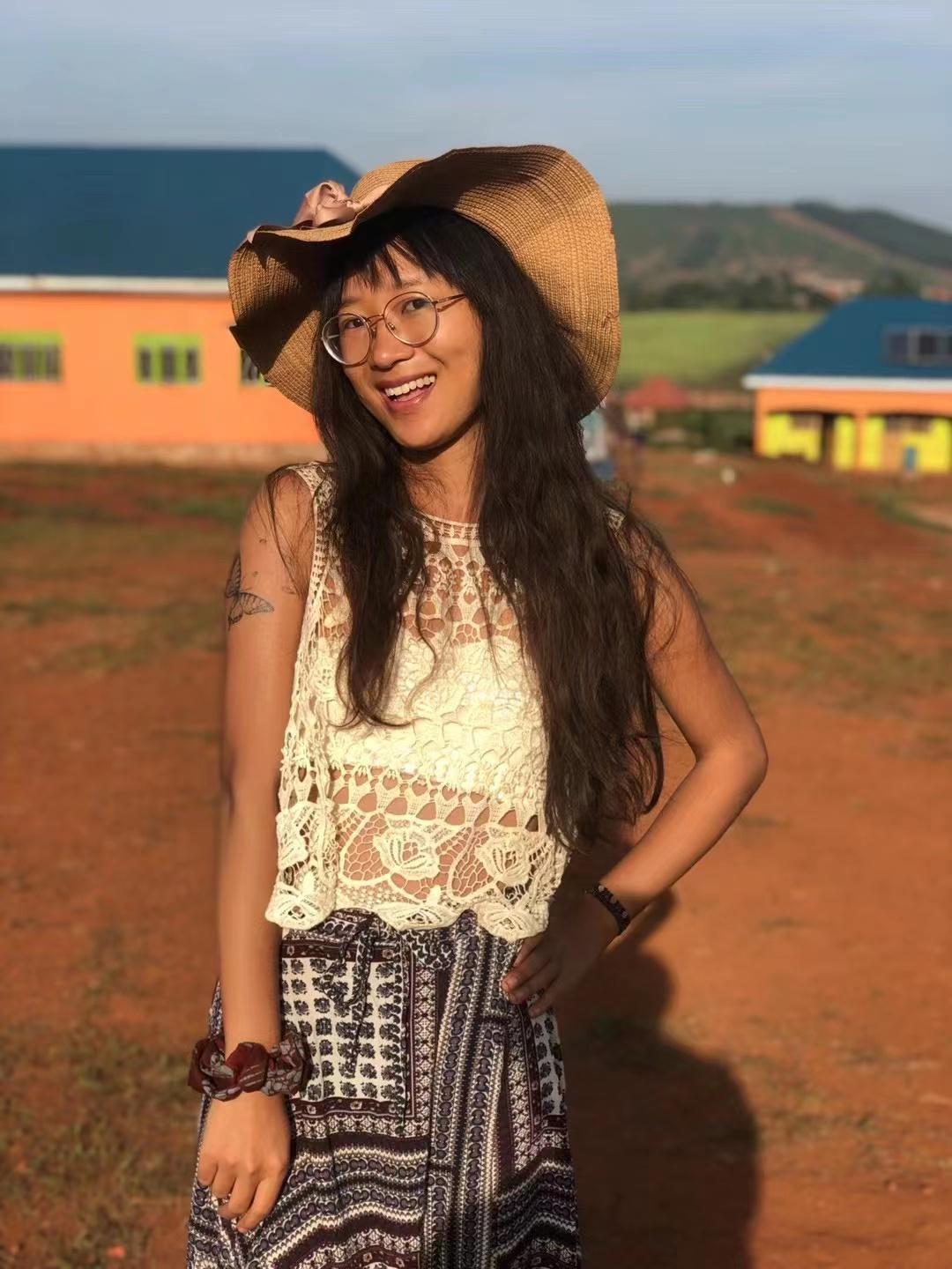 一名中国女孩把"你好"带进非洲乡村小学课堂