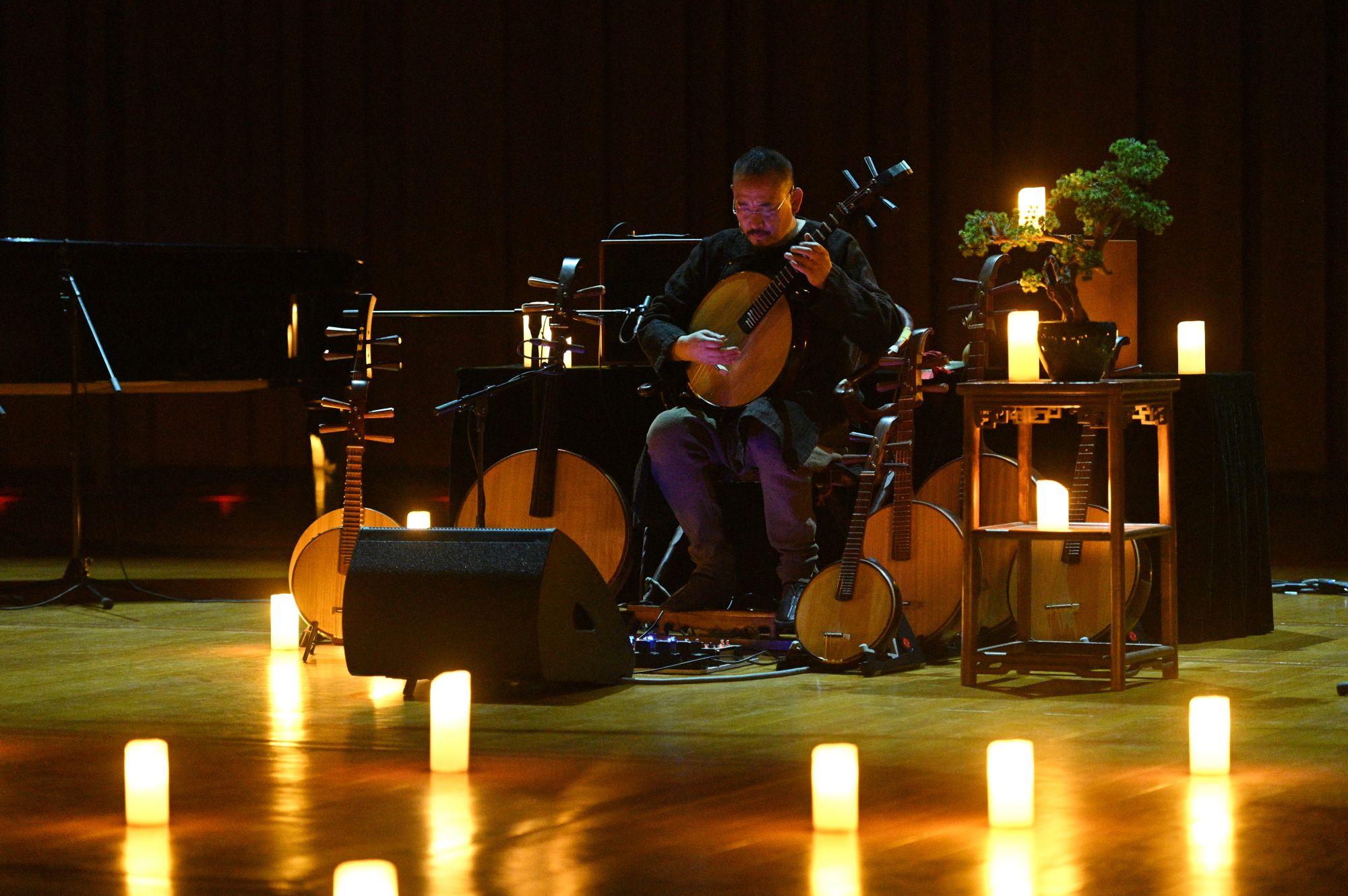 冯满天和朋友们即兴演奏,带动全场观众持续欢呼