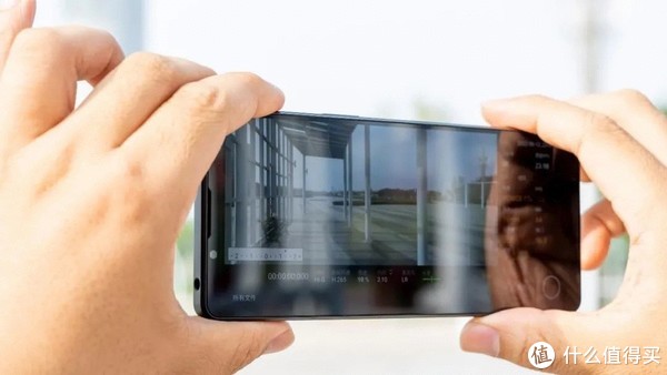 普通用户眼中的信仰，却是专业人士的最爱：索尼Xperia 1 IV体验测评休闲区蓝鸢梦想 - Www.slyday.coM