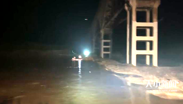 烟台：河水暴涨老人被困桥边，无人机、冲锋舟联合救援