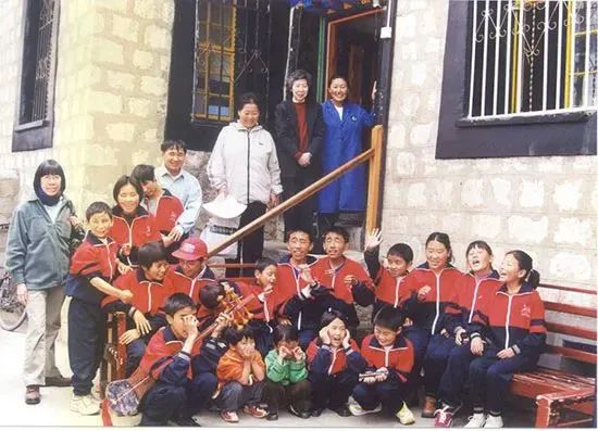 香港回归25周年，冲上热搜的“001小姐”是谁？休闲区蓝鸢梦想 - Www.slyday.coM