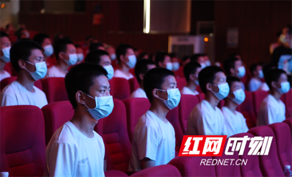 清澈的爱凝结成诗 长沙教育系统致敬“追光者”休闲区蓝鸢梦想 - Www.slyday.coM