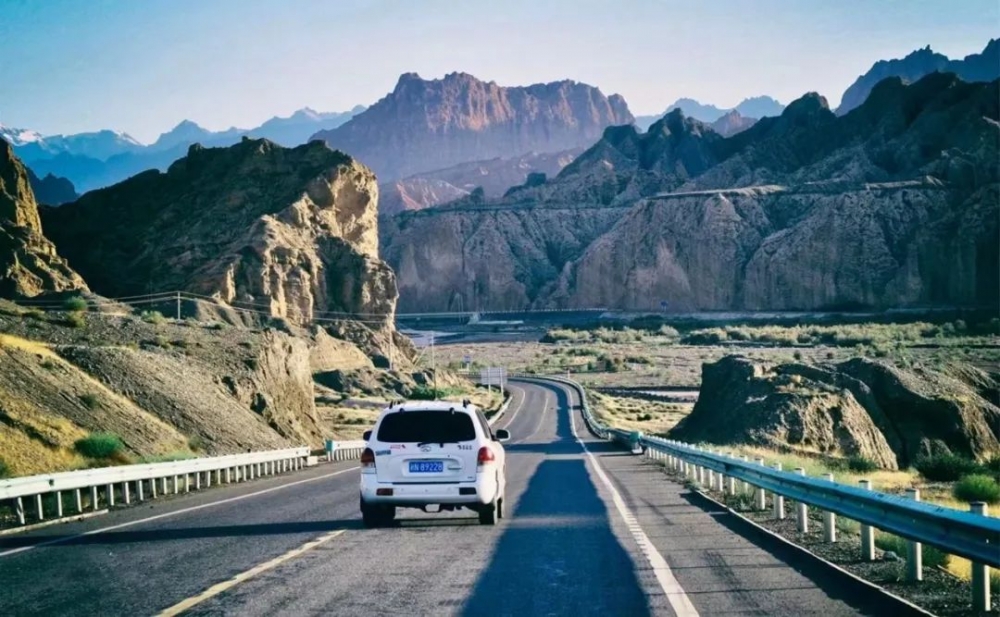 暑期游新疆，重庆人选这款双飞游就对了！往返直飞，8天深度游，穿越独库公路休闲区蓝鸢梦想 - Www.slyday.coM