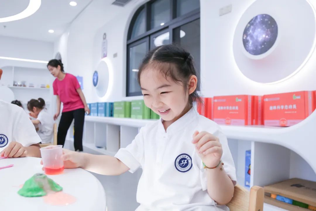 十堰这里有个特别的房子，走进一看不得了休闲区蓝鸢梦想 - Www.slyday.coM