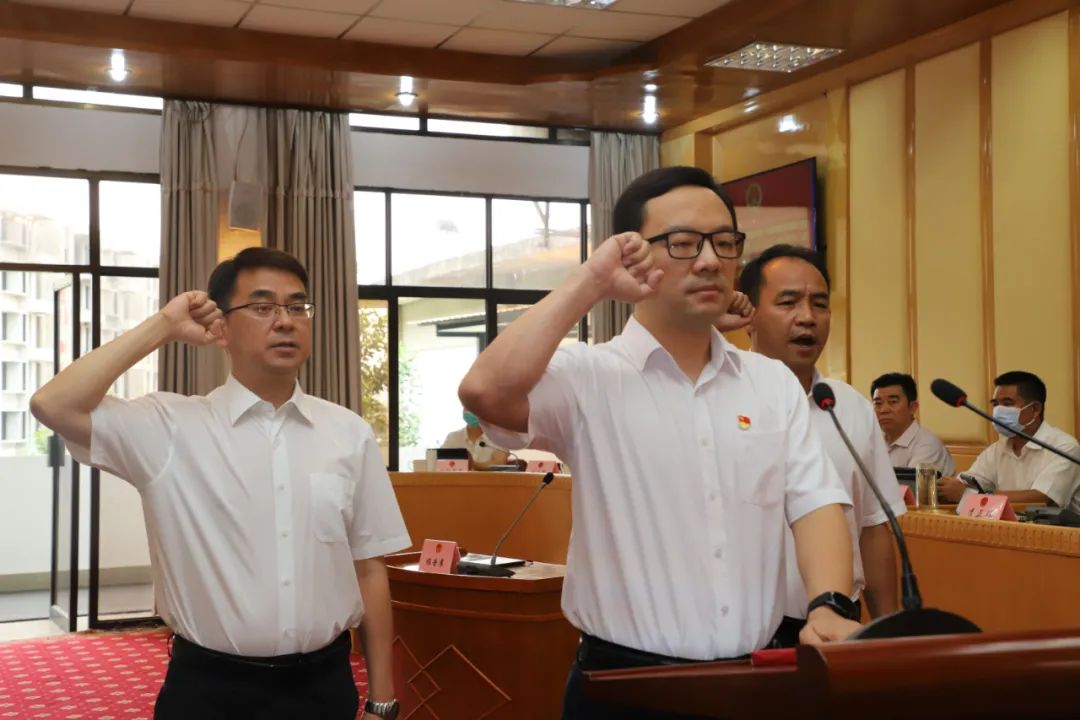 州十六届人大常委会第二次会议召开休闲区蓝鸢梦想 - Www.slyday.coM