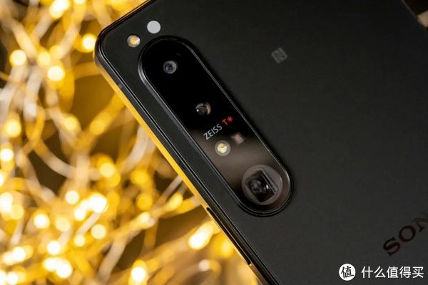 普通用户眼中的信仰，却是专业人士的最爱：索尼Xperia 1 IV体验测评休闲区蓝鸢梦想 - Www.slyday.coM