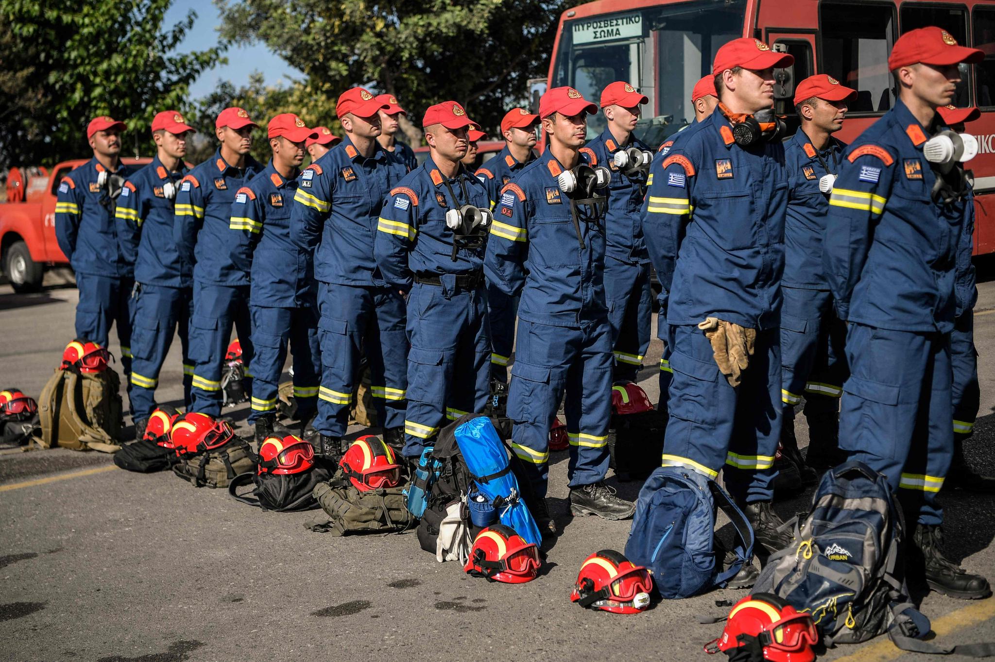希腊消防员进行应对山火训练休闲区蓝鸢梦想 - Www.slyday.coM