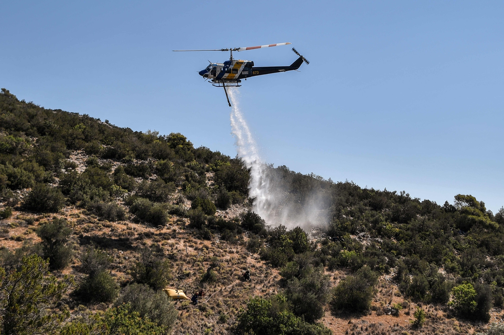 希腊消防员进行应对山火训练休闲区蓝鸢梦想 - Www.slyday.coM