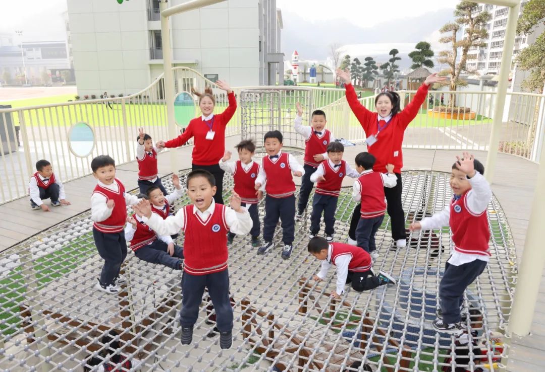 十堰这里有个特别的房子，走进一看不得了休闲区蓝鸢梦想 - Www.slyday.coM