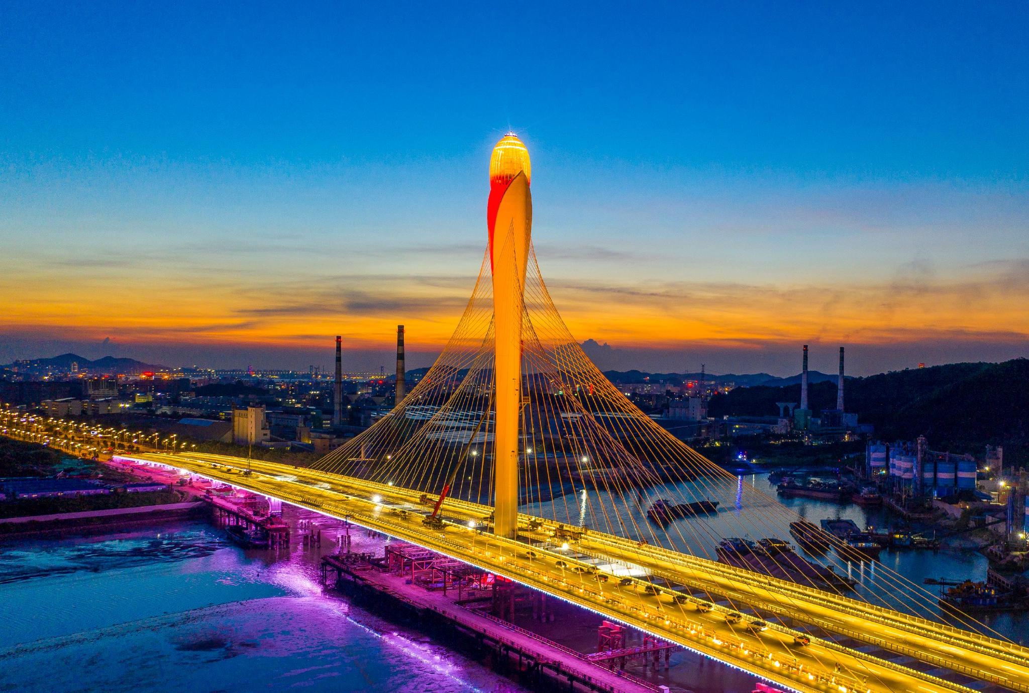 广东东莞滨海湾大桥通车