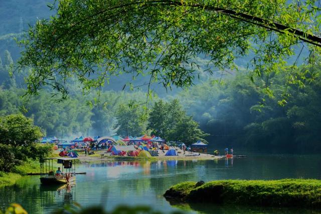 一村一景贵州平塘县甲茶村竹坞无尘青绿卷