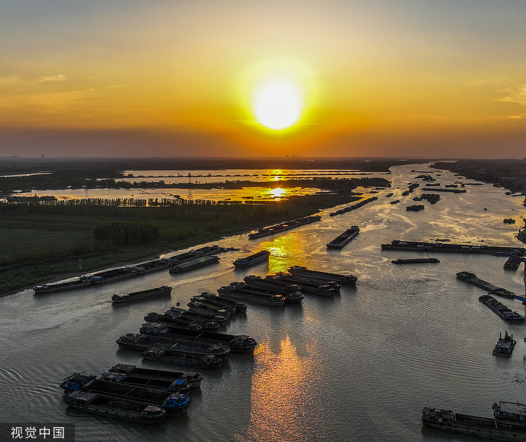微山湖由微山,昭阳,独山,南阳4个小湖泊联结而成,因微山湖的面积是这4