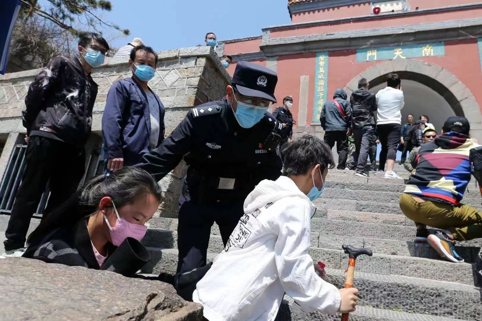 全国优秀人民警察张连波扎根云端上的派出所