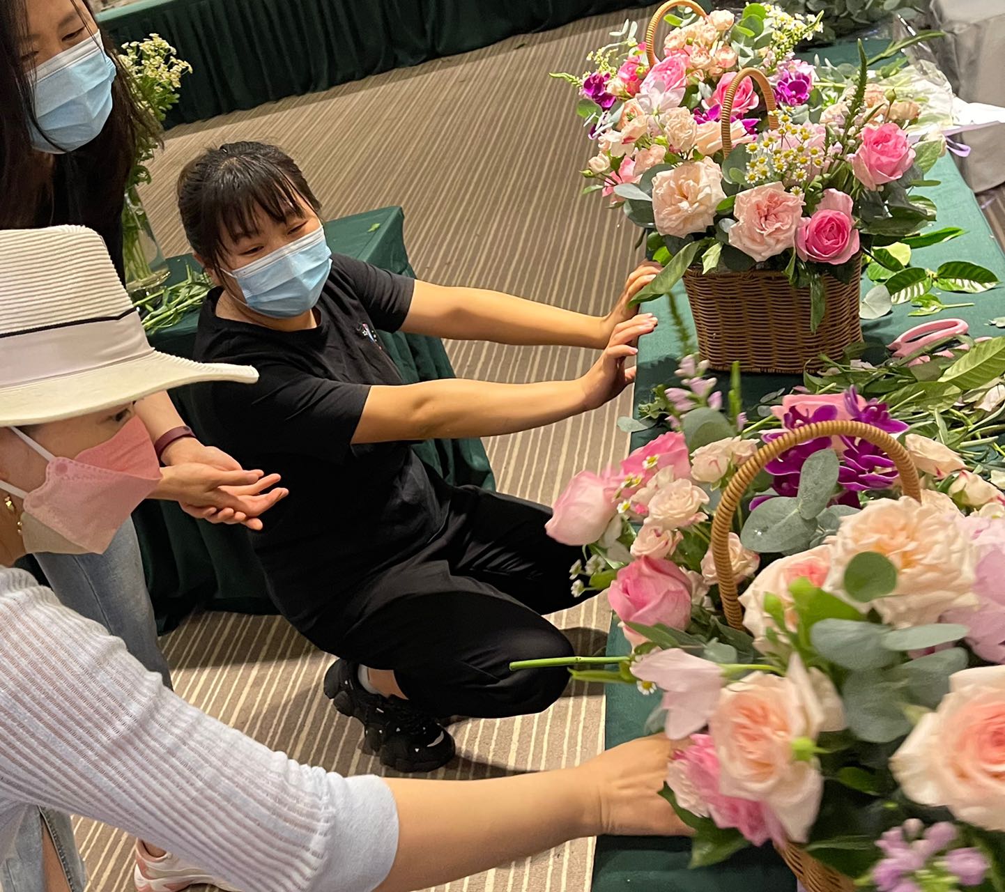 顺义国际人才社区举办“喜迎香港回归祖国25周年”插花活动休闲区蓝鸢梦想 - Www.slyday.coM