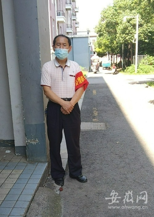 泗县：志愿者参与小区疫情防控 为居民生命健康竖起安全屏障休闲区蓝鸢梦想 - Www.slyday.coM