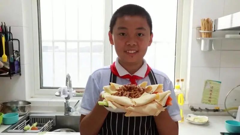 你敢相信吗？山东这所小学的孩子全是“小厨神”！休闲区蓝鸢梦想 - Www.slyday.coM