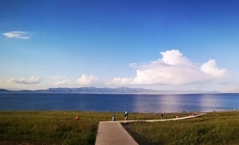 暑期游新疆，重庆人选这款双飞游就对了！往返直飞，8天深度游，穿越独库公路休闲区蓝鸢梦想 - Www.slyday.coM