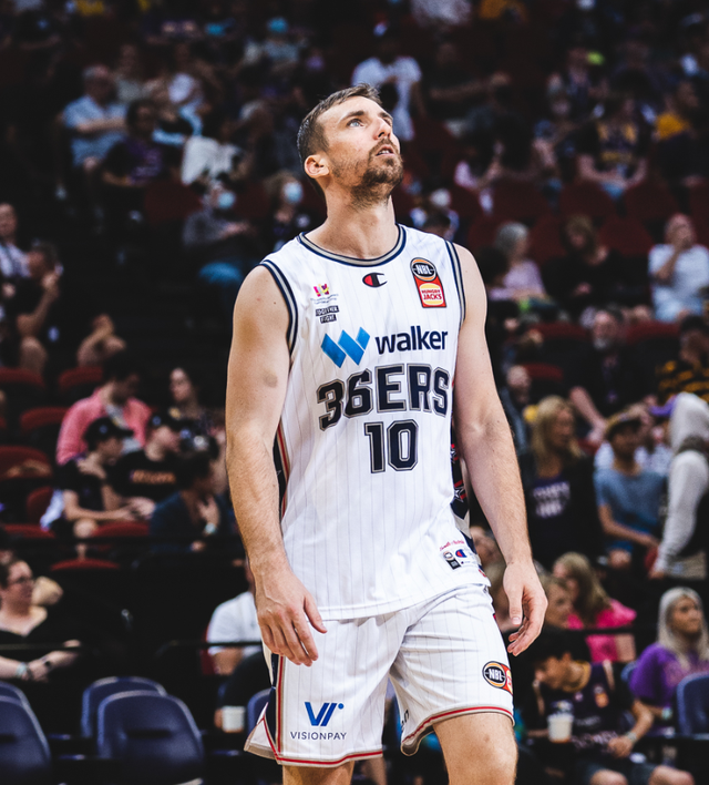 中国男篮6位后卫被189米麦卡伦碾压6抢断超中国全队杜锋该反省