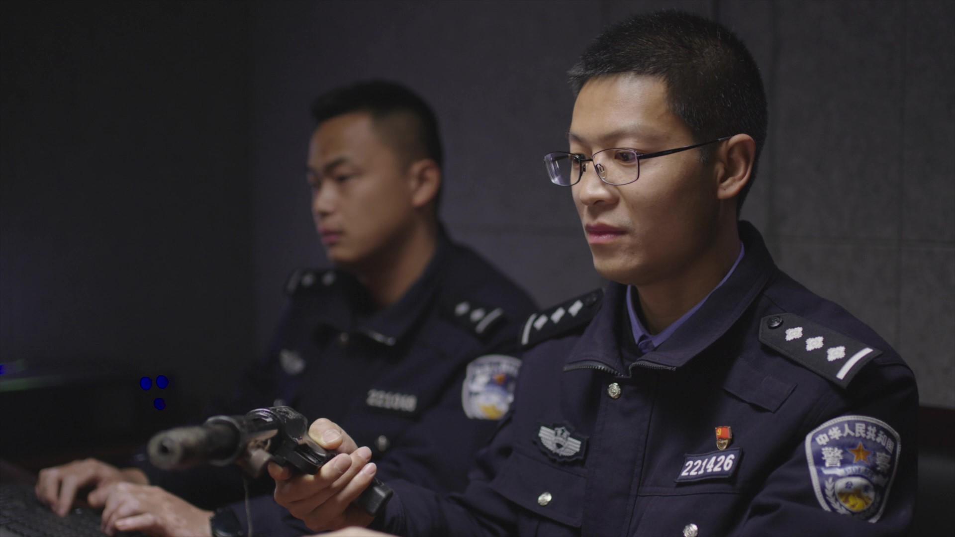 全国优秀人民警察钟小军重庆之巅下的平安守护人