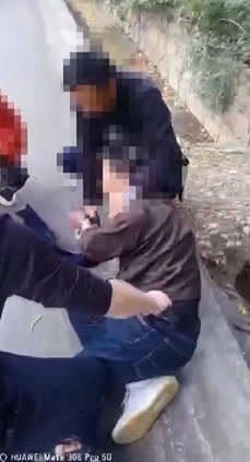 女警：“我好歹也有50公斤的体重……” 关键时刻，她重如磐石！休闲区蓝鸢梦想 - Www.slyday.coM