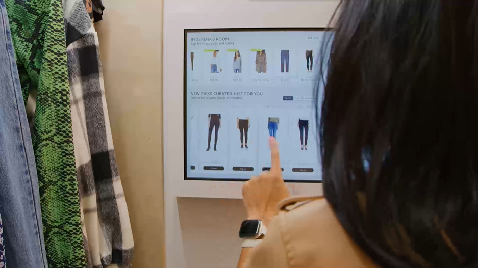 亚马逊首家实体服装店开业，电商巨头是如何“收割”线下零售的？