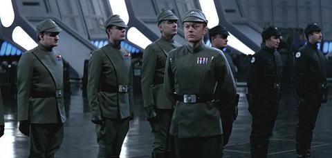 银幕上的秀场：美军为何到处打人还能摆出正气凛然的姿势？休闲区蓝鸢梦想 - Www.slyday.coM