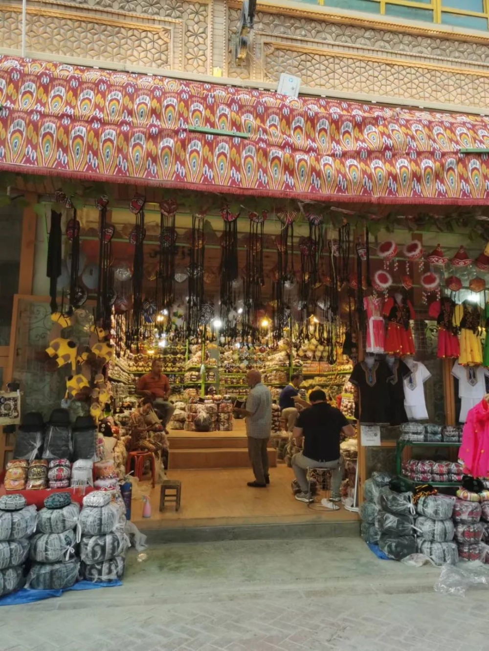 暑期游新疆，重庆人选这款双飞游就对了！往返直飞，8天深度游，穿越独库公路休闲区蓝鸢梦想 - Www.slyday.coM