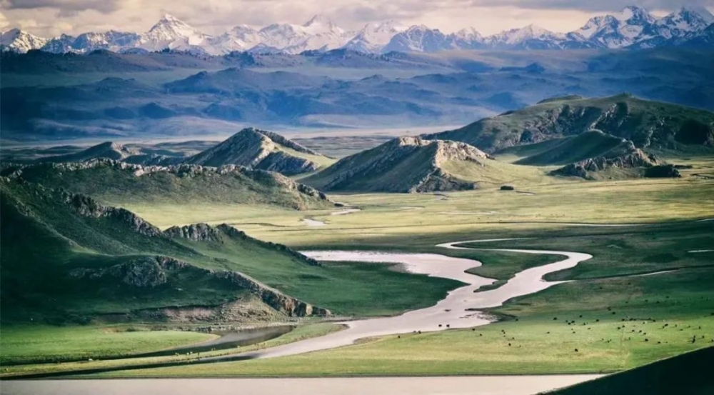 暑期游新疆，重庆人选这款双飞游就对了！往返直飞，8天深度游，穿越独库公路休闲区蓝鸢梦想 - Www.slyday.coM