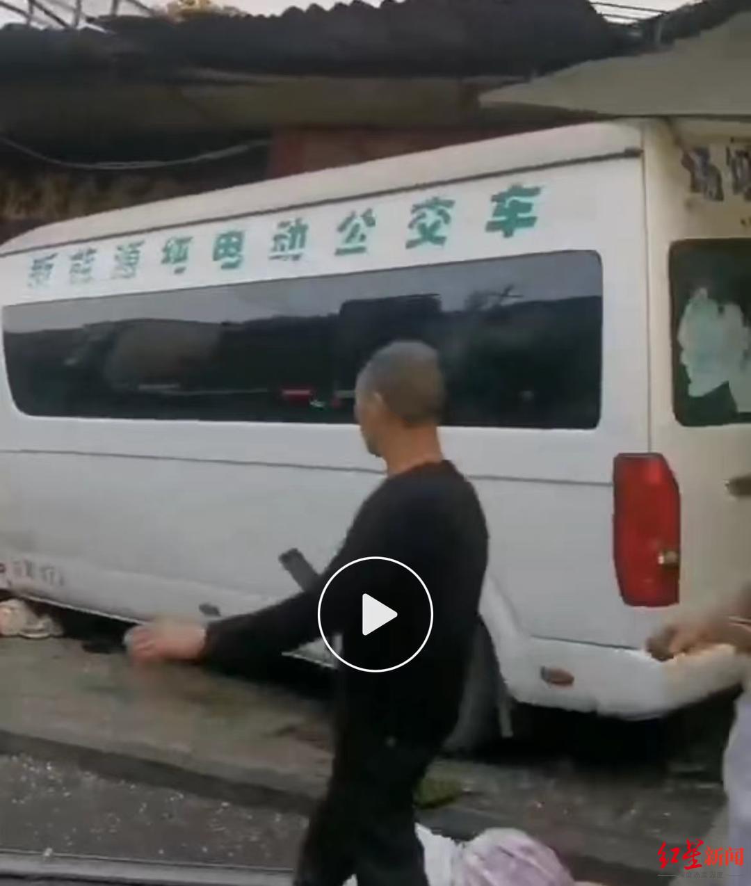 贵州一厂区内运营车辆撞向公交站致4死10伤，事发时多位学生和上班族在等车休闲区蓝鸢梦想 - Www.slyday.coM