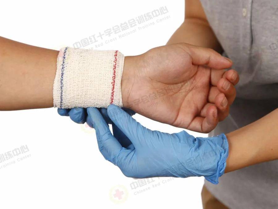 应急救护科普现场包扎技术之绷带螺旋反折包扎