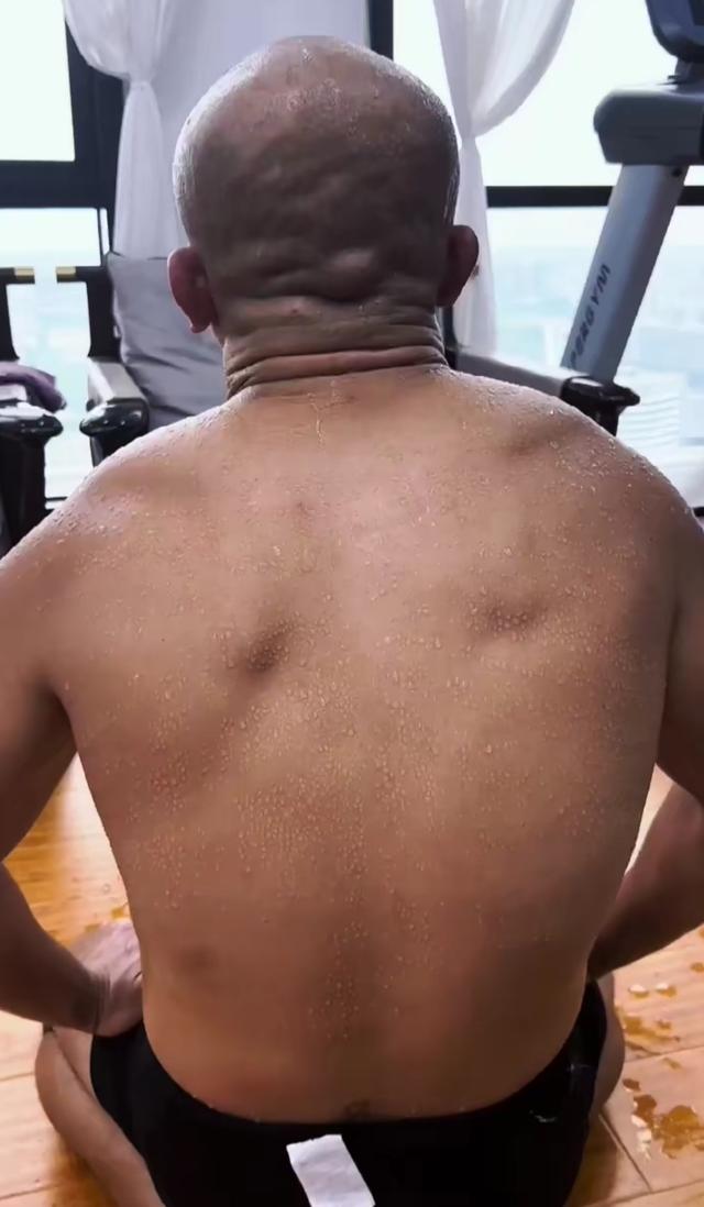 期待!武僧一龙肌肉重返巅峰,训练应酬两不误,或三战播求