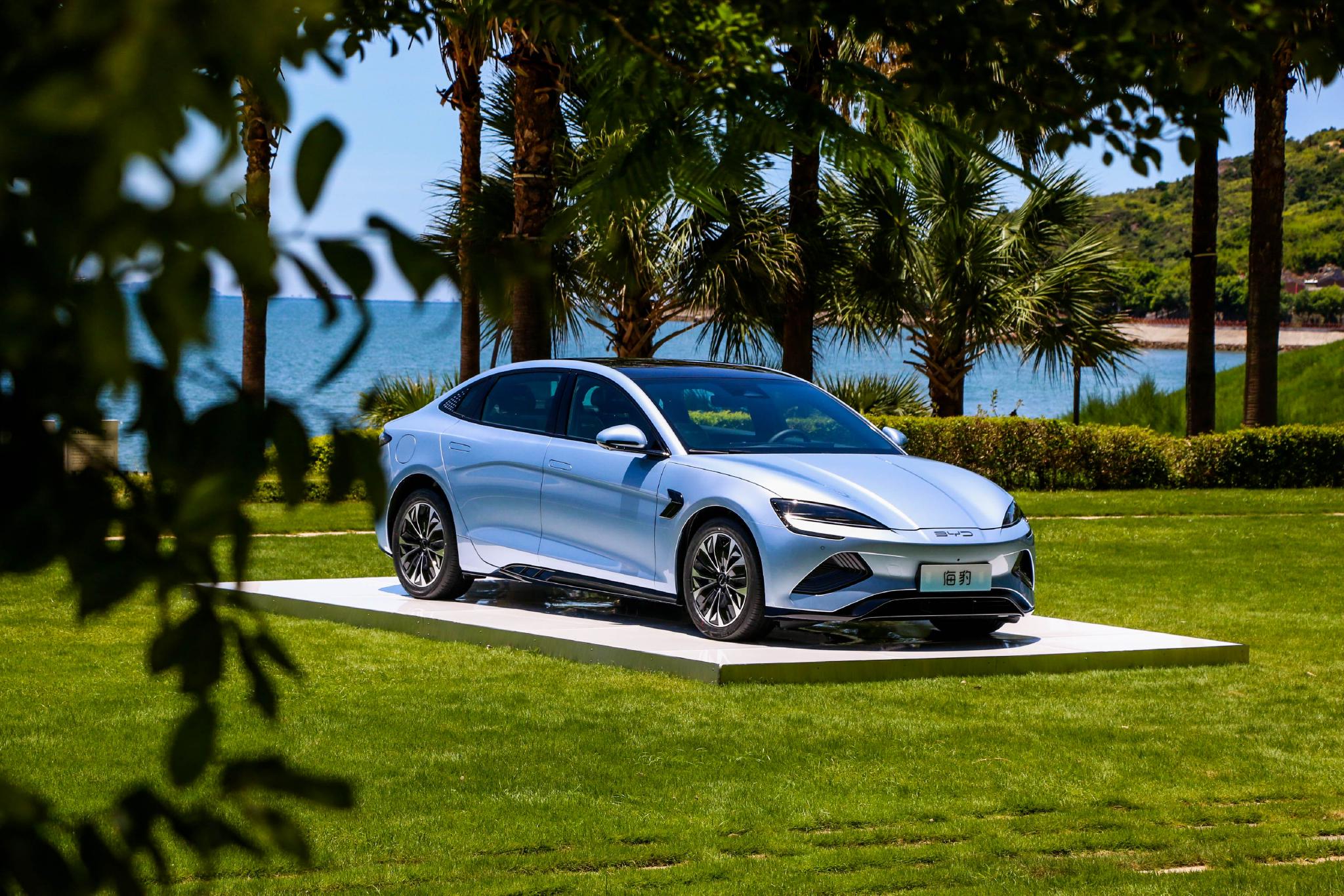 瞄准年轻群体,主打运动驾控 比亚迪海豹实拍