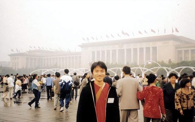 众星庆祝香港回归25周年，霍启刚激动发文，吕良伟唱上海滩主题曲休闲区蓝鸢梦想 - Www.slyday.coM