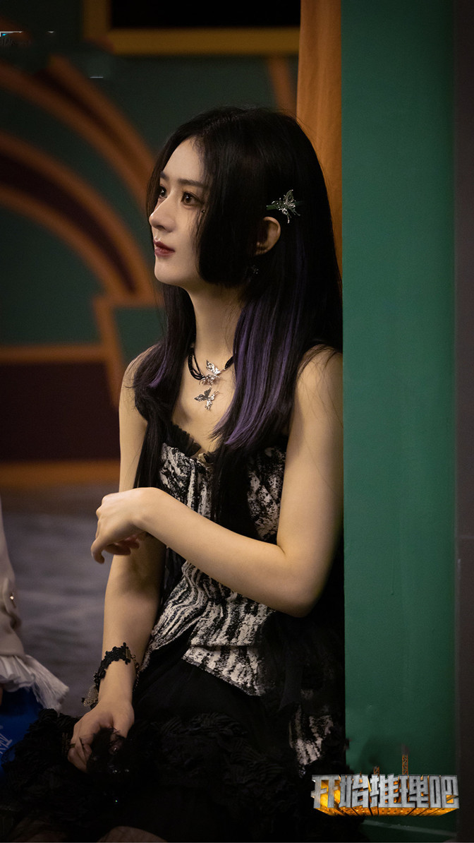 赵丽颖为新综艺牺牲大，穿蕾丝裙女团风爆棚，35岁剪公主切扮萝莉休闲区蓝鸢梦想 - Www.slyday.coM