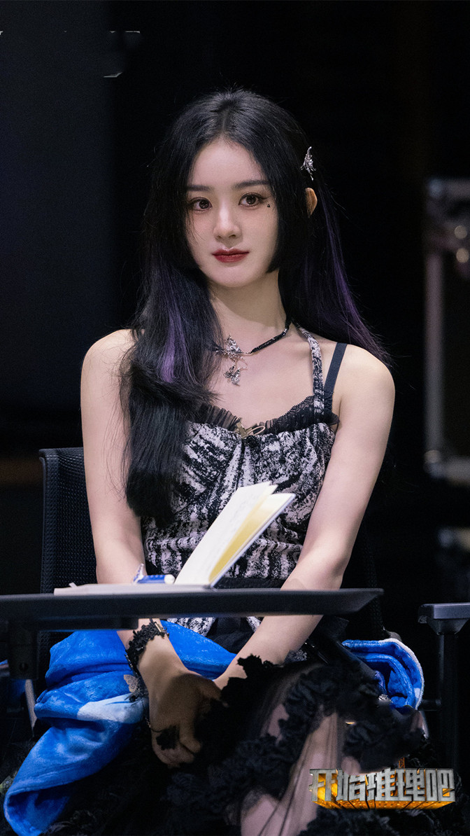 赵丽颖为新综艺牺牲大，穿蕾丝裙女团风爆棚，35岁剪公主切扮萝莉休闲区蓝鸢梦想 - Www.slyday.coM