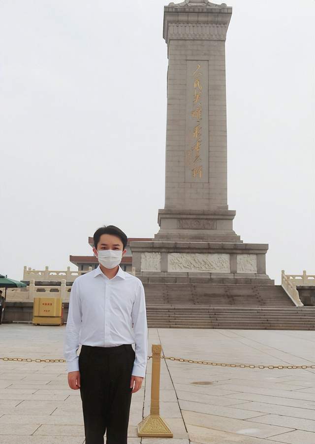 众星庆祝香港回归25周年，霍启刚激动发文，吕良伟唱上海滩主题曲休闲区蓝鸢梦想 - Www.slyday.coM