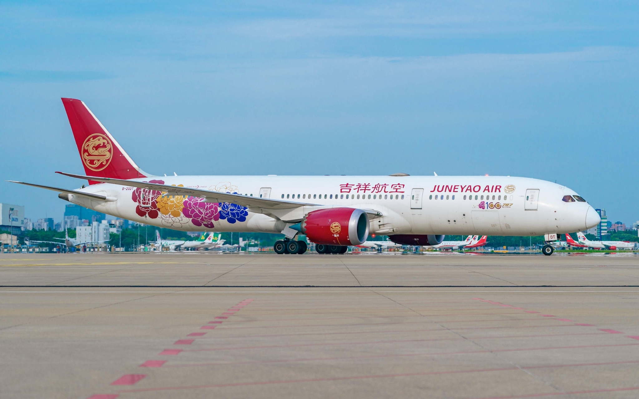 吉祥航空787执行三亚-上海虹桥航班返回上海.