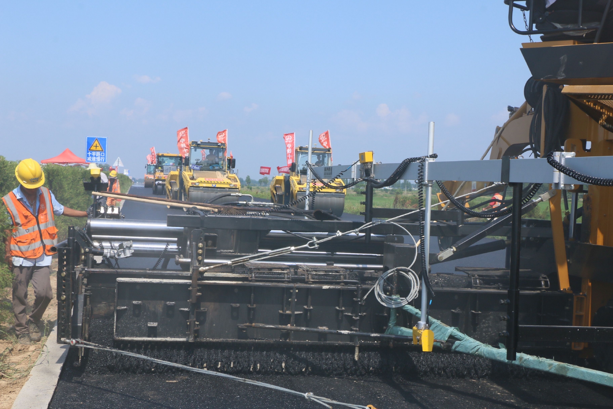 建大桥如搭积木这是他们采用桥梁预制装配化技术建成的,箱梁预制中