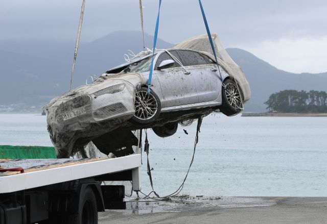 6月29日,失踪者的轿车被打捞上岸,案情取得重要进展&nbsp;图源:韩媒