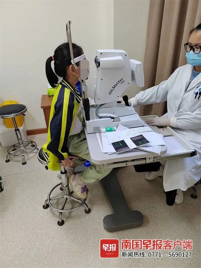 为救姐姐，两个弟弟接连出生，来宾这家人的故事令人动容……休闲区蓝鸢梦想 - Www.slyday.coM