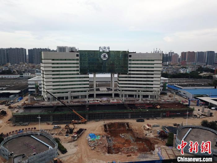 广西北海高铁站站改工程完成主体施工站房主楼形如帆
