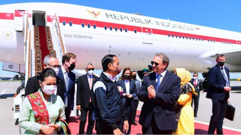 印尼总统佐科偕夫人于6月30日抵达莫斯科。图自外媒