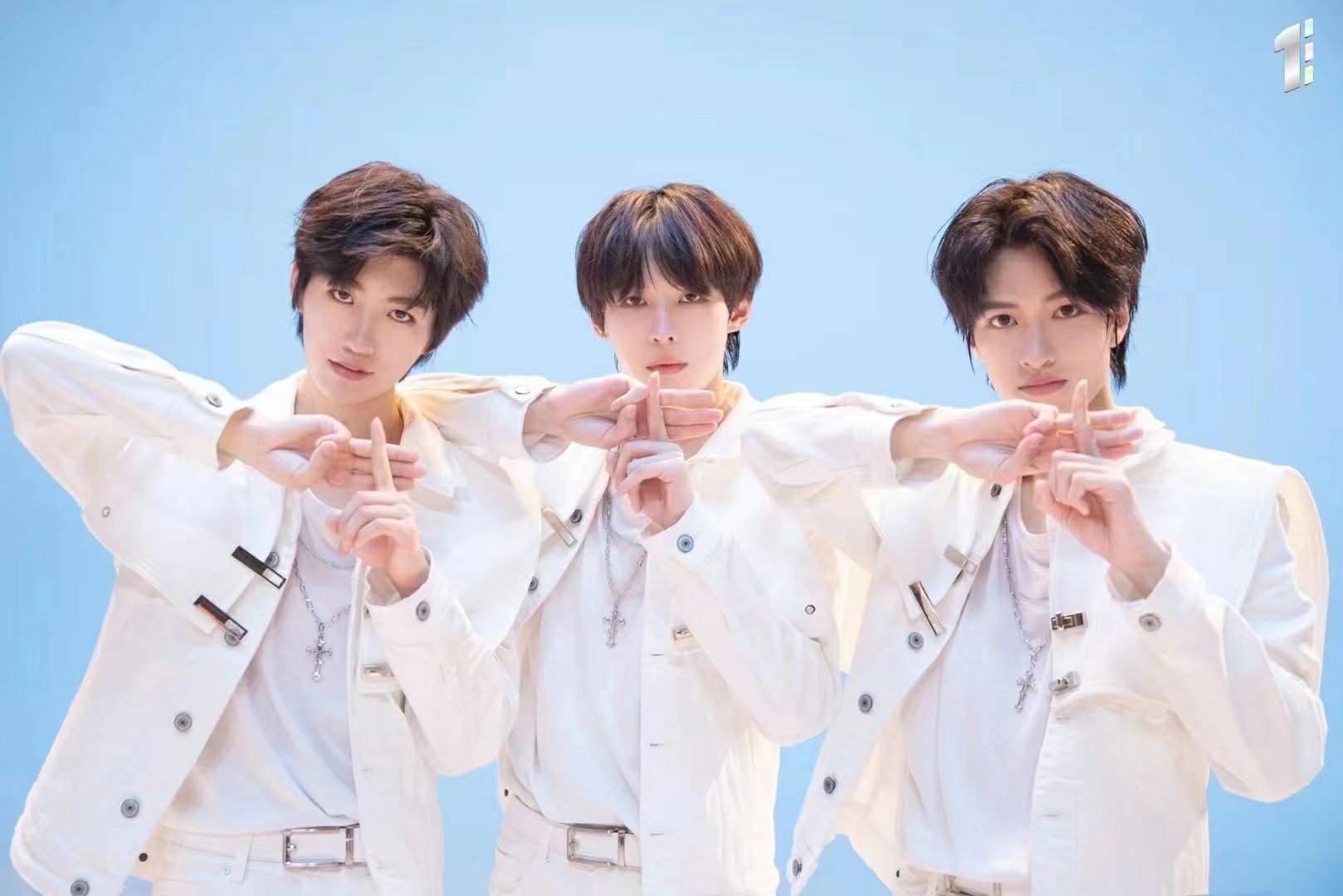 sdt娱乐原创男团enone发布首张原创epdayornight写真照