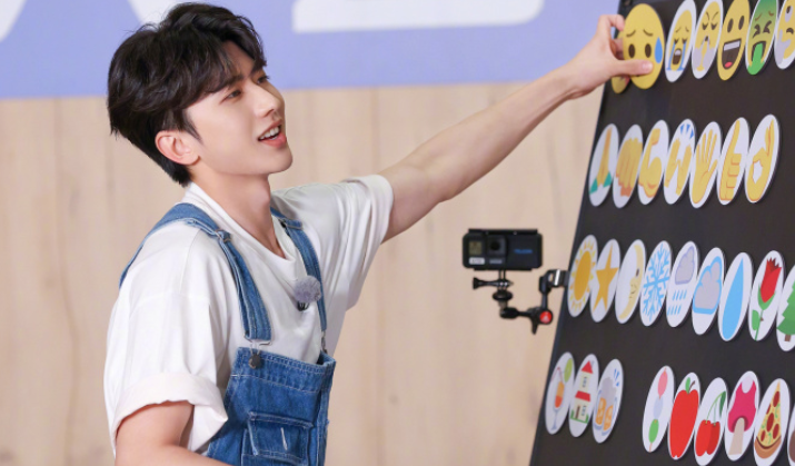 奔跑吧：蔡徐坤没猜到自己的歌，周深好暖心，杨颖、白鹿猜词厉害休闲区蓝鸢梦想 - Www.slyday.coM