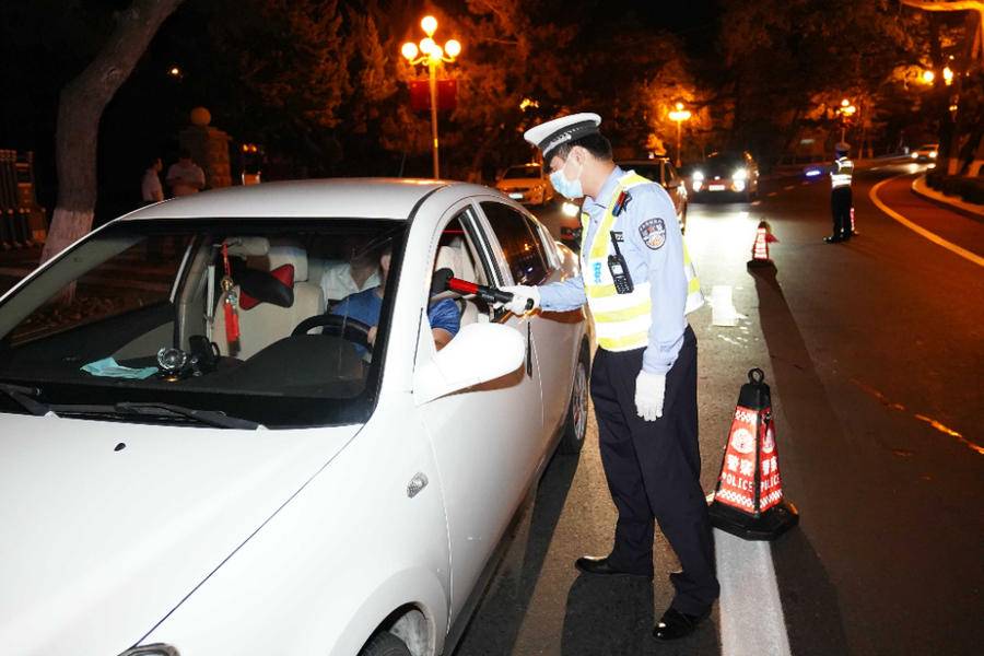 威海交警严查严惩酒驾醉驾行为