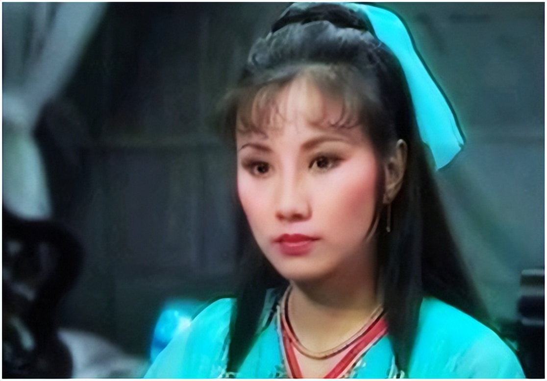 金庸说过汪明荃的气质也适合"翠玉黄杉"霍青桐这个角色,她和赵敏一样